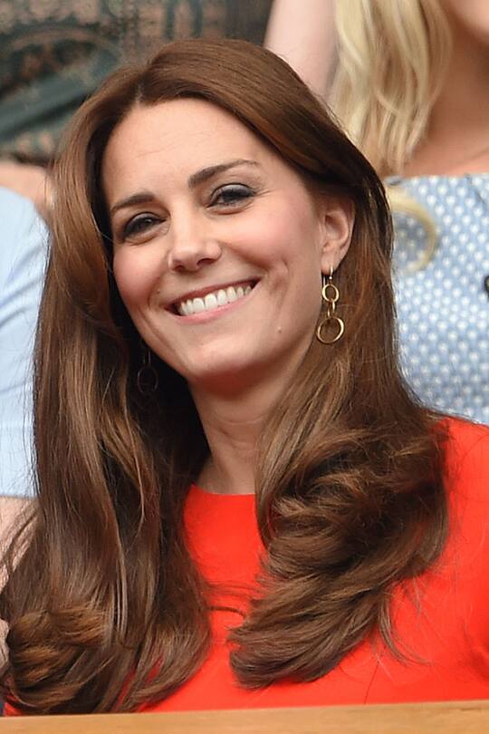 LONDON, ENGLAND - JULY 08: Catherine, Duchess of Cambridge attends day nine of the Wimbledon Tennis Championships at Wimbledon on July 8, 2015 in London, England. (Photo by Karwai Tang/WireImage)
