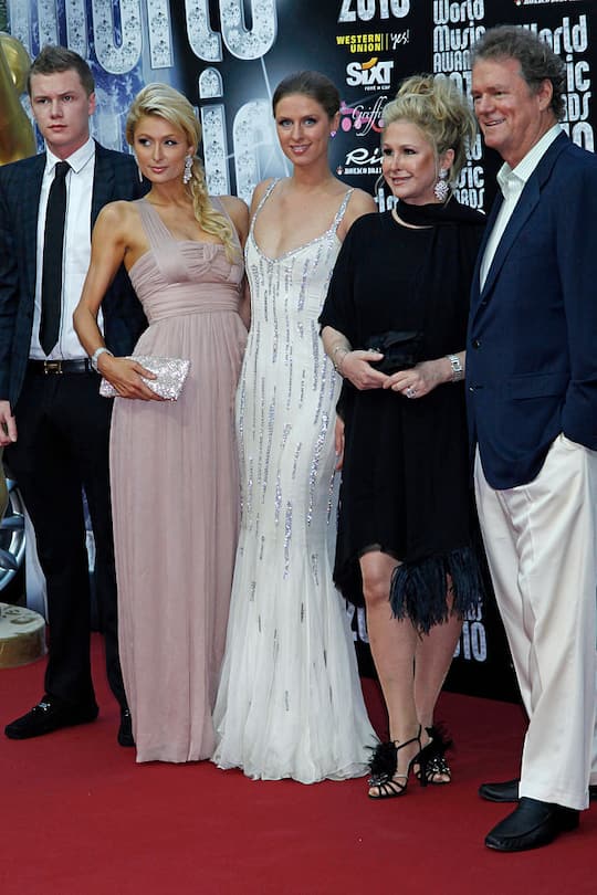 Barron Nicholas, Paris, Nicky, Kathy and Rick Hilton at the 'World Music Awards 2010 - show' at the Sporting Club on May 18, 2010 in Monte Carlo, Monaco. (Photo by Stephane Cardinale/Corbis via Getty Images)