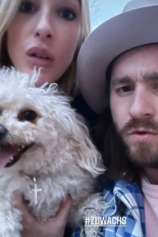 Alana und Baschi mit Hund