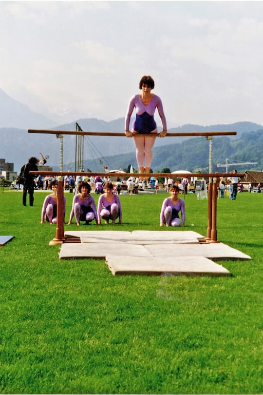 Doris Leuthard als Kind am Turnen