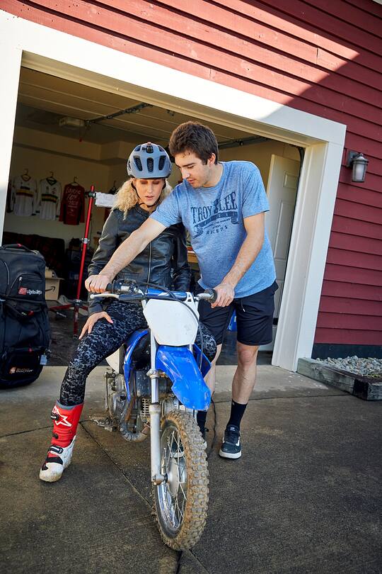 Luca Shaw and Jolanda Neff at his house in North Carolina Mountainbike März 2020 kurz vor dem Lockdown in den USA bei Ihrem Freund in Ashville, North Carolina, USA.