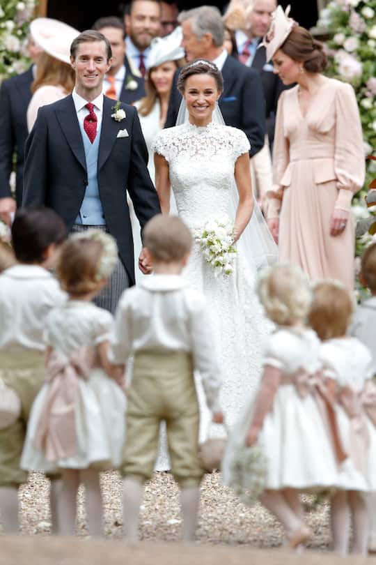 In einer traumhaften Zeremonie heiratete Pippa Middleton 2017 James Matthews und wurde damit Pippa Matthews. James' Familie gehört zu einer der reichsten Grossbritanniens.