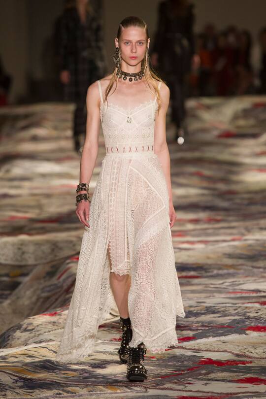 Alexander McQueen Spring Summer 2017 Paris Fashion Week