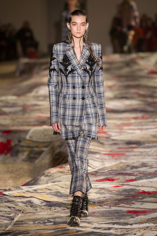 Alexander McQueen Spring Summer 2017 Paris Fashion Week