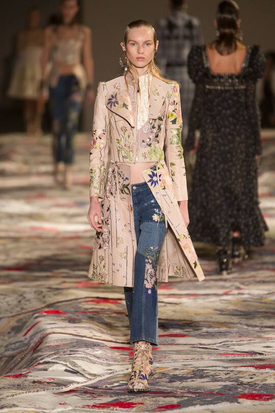 Alexander McQueen Spring Summer 2017 Paris Fashion Week