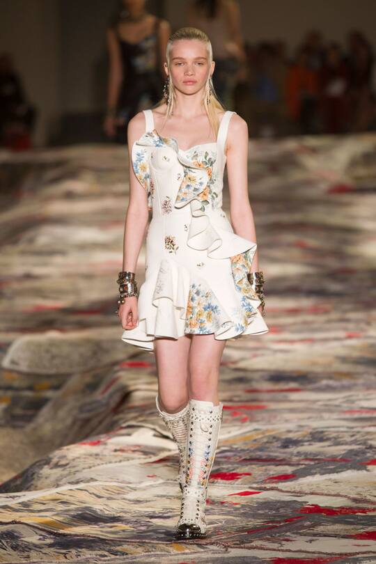 Alexander McQueen Spring Summer 2017 Paris Fashion Week