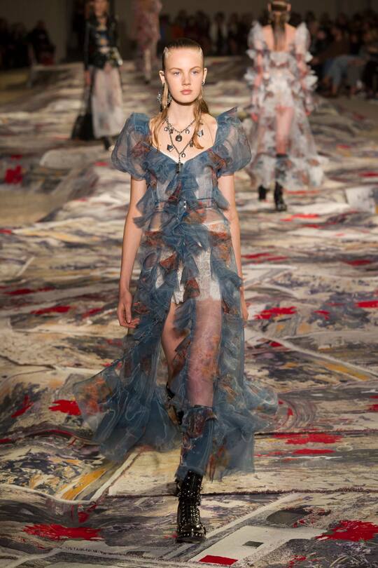 Alexander McQueen Spring Summer 2017 Paris Fashion Week