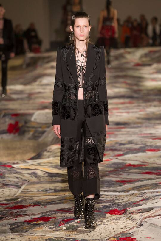 Alexander McQueen Spring Summer 2017 Paris Fashion Week