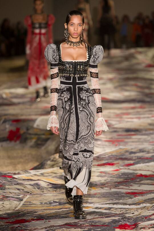 Alexander McQueen Spring Summer 2017 Paris Fashion Week