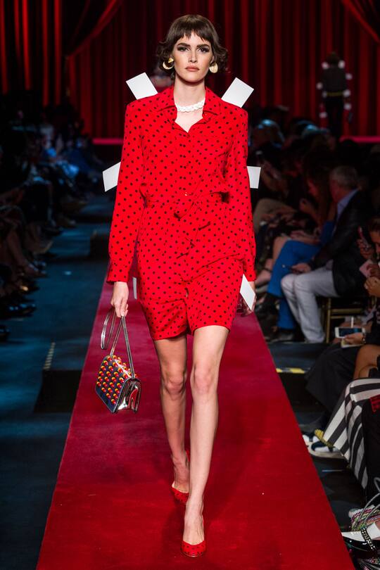 Moschino Frühjahr/Sommer 2017