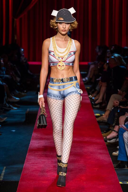 Moschino Frühjahr/Sommer 2017