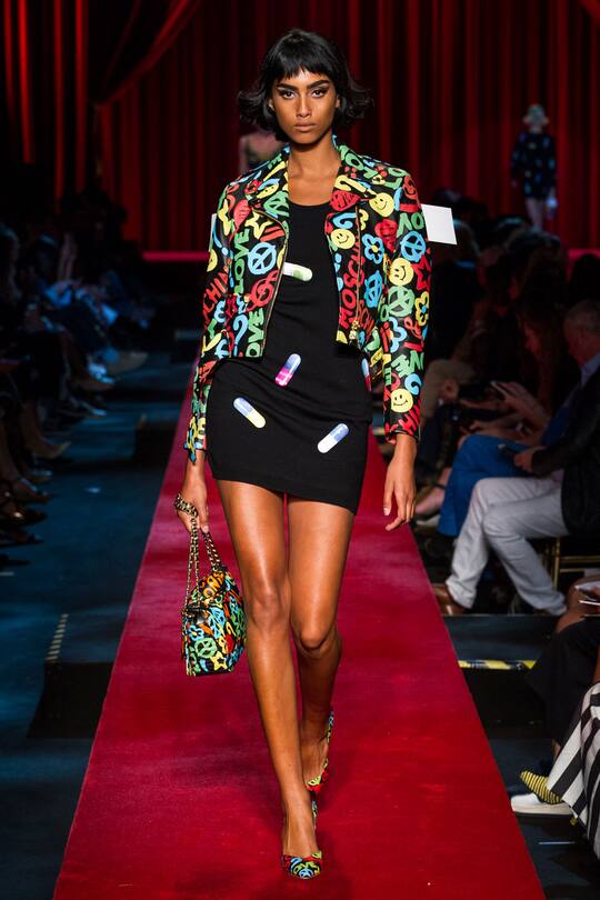 Moschino Frühjahr/Sommer 2017