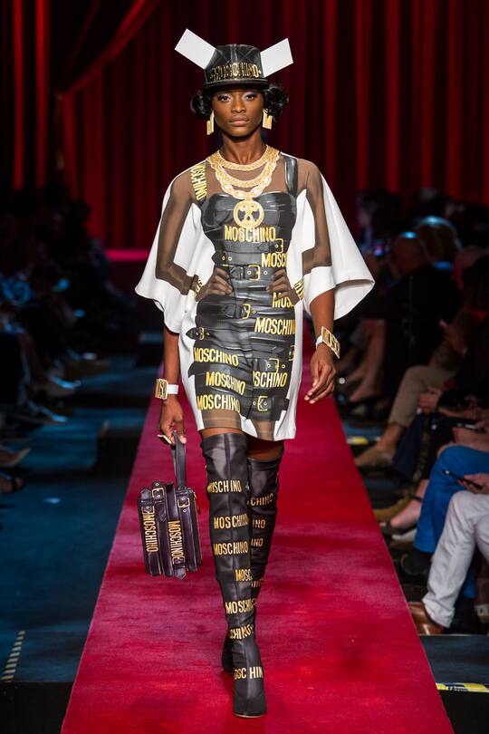Moschino Frühjahr/Sommer 2017