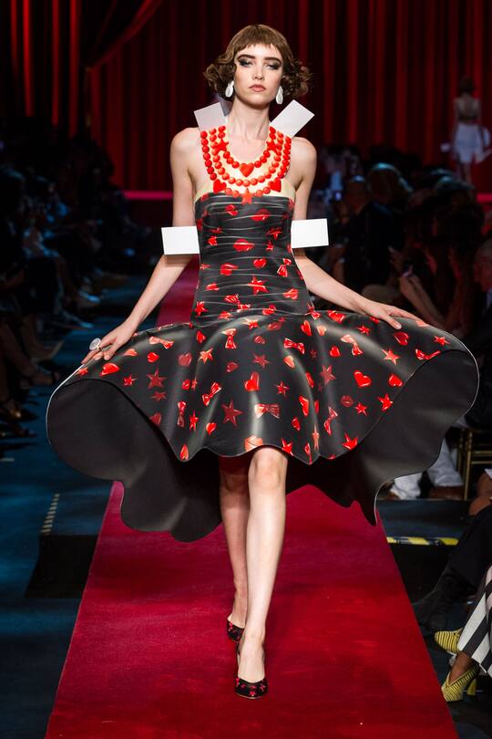 Moschino Frühjahr/Sommer 2017