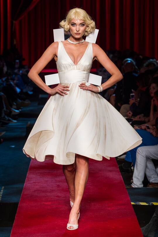 Moschino Frühjahr/Sommer 2017