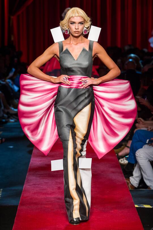 Moschino Frühjahr/Sommer 2017