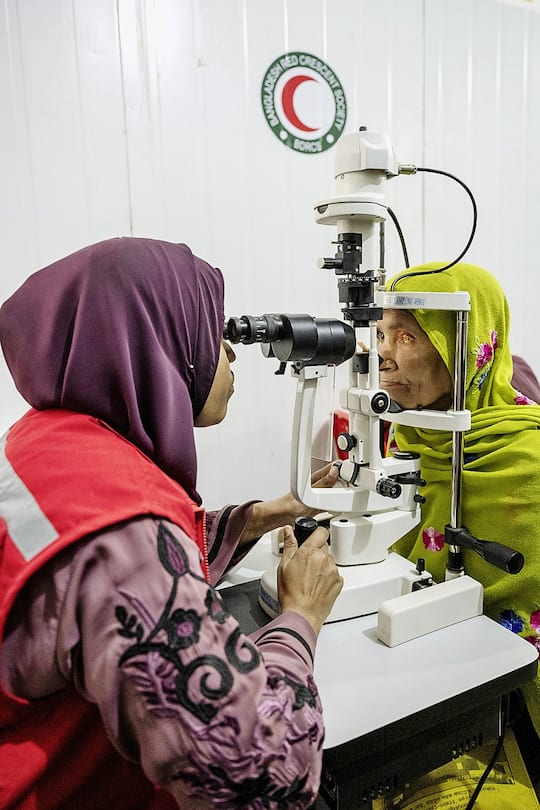 Mit SRK-Botschafter Max Hubacher im grössten Flüchtlingslager der Welt