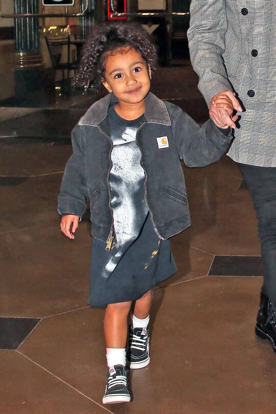 Looks von North West