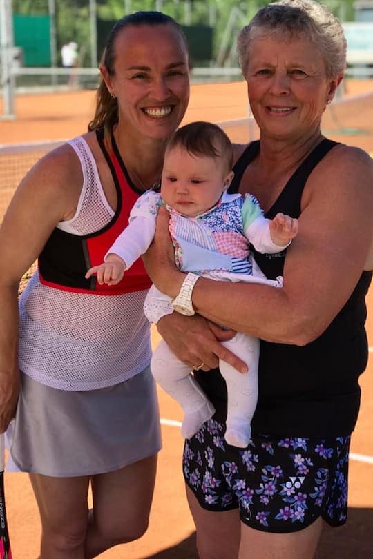 Martina Hingis mit Tochter Lia und Grosi Melanie Molitor