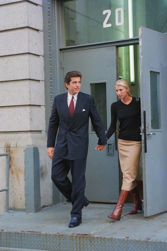 Carolyn Bessette und John F. Kennedy Jr. Sie arbeitete für Calvin Klein, er, der Präsidentensohn, lancierte das politische Magazin «George». Beide wurden für ihren mühelosen Stil bewundert.