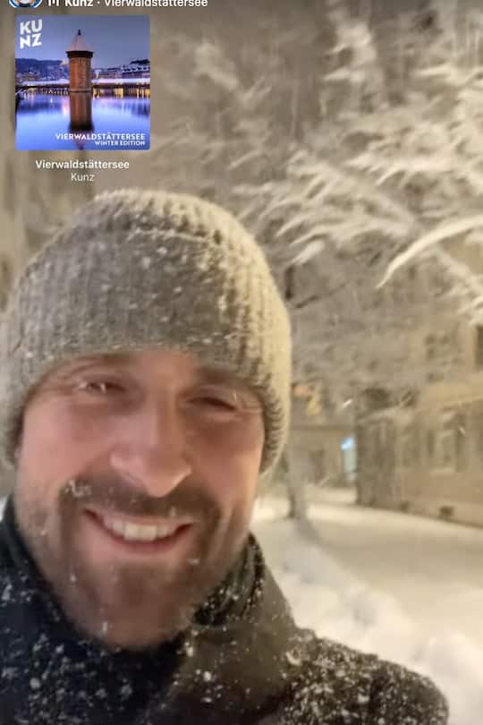 Musiker Kunz kämpfte sich mit Velo und Anhänger über die glatten Strassen.