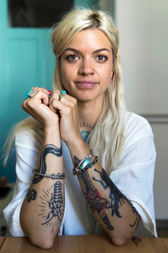 SDA-SOMMERGESCHICHTE..Insektenkoechin Andrea Staudacher posiert am Montag, 30. Juli 2018 in Bern. (KEYSTONE/Peter Klaunzer)