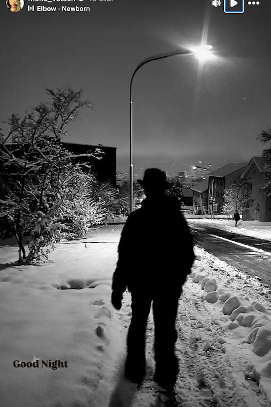 Moderatorin Mona Vetsch genoss einen Abendspaziergang im Schnee.
