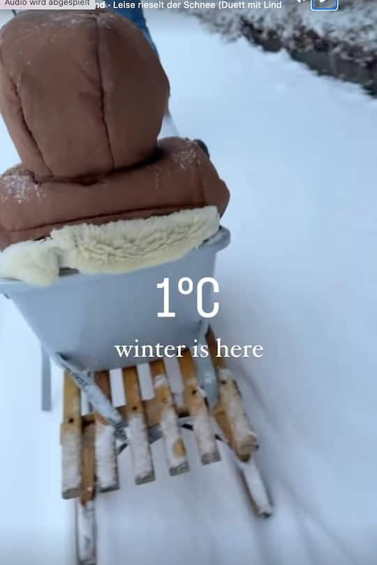 Linda Fäh ging mit Söhnchen Lio auf Schlitteltour.