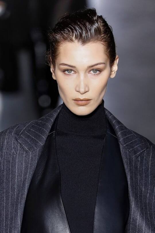 Bella Hadid trägt Männermode besser als die meisten Männer, findet die britische «GQ».