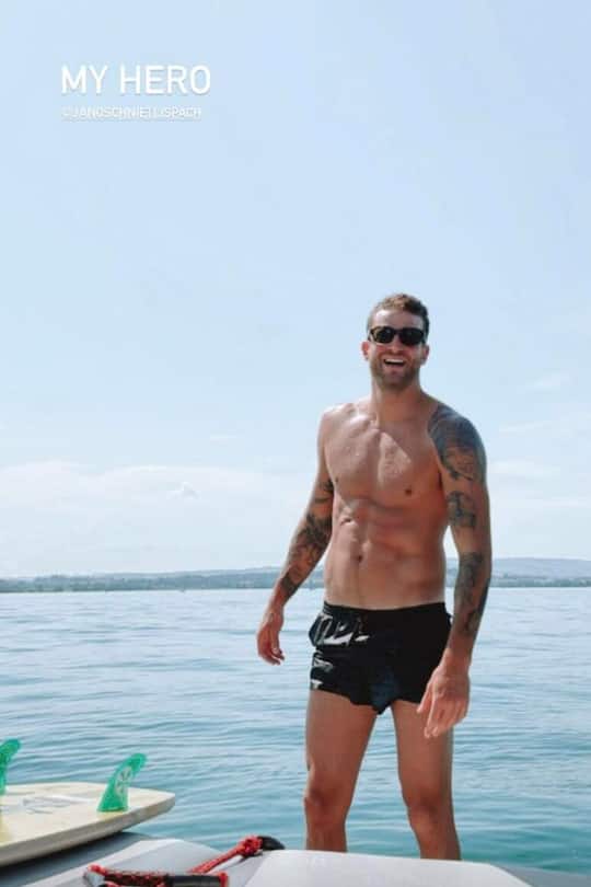 Erfrischende Bootstour auf dem Zugersee mit Janosch und Alina.