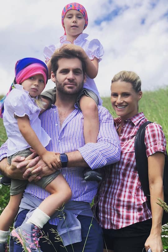 Michelle Hunziker und Familie beim Wandern