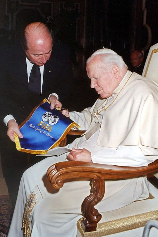 Sepp Blatter Lohn Frau Vermögen Fifa Fotos