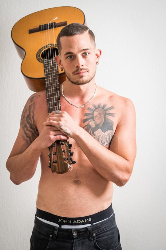 Sänger Loco Escrito zuhause in Wetzikon