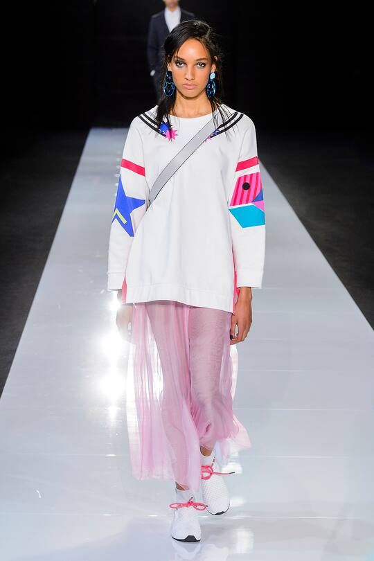 Die Runway-Bilder der Emporio Armani SS18 Show in London