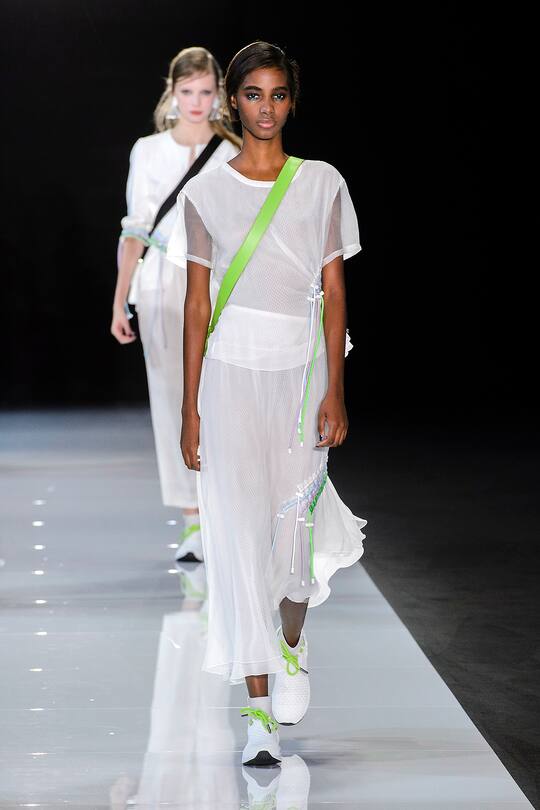 Die Runway-Bilder der Emporio Armani SS18 Show in London