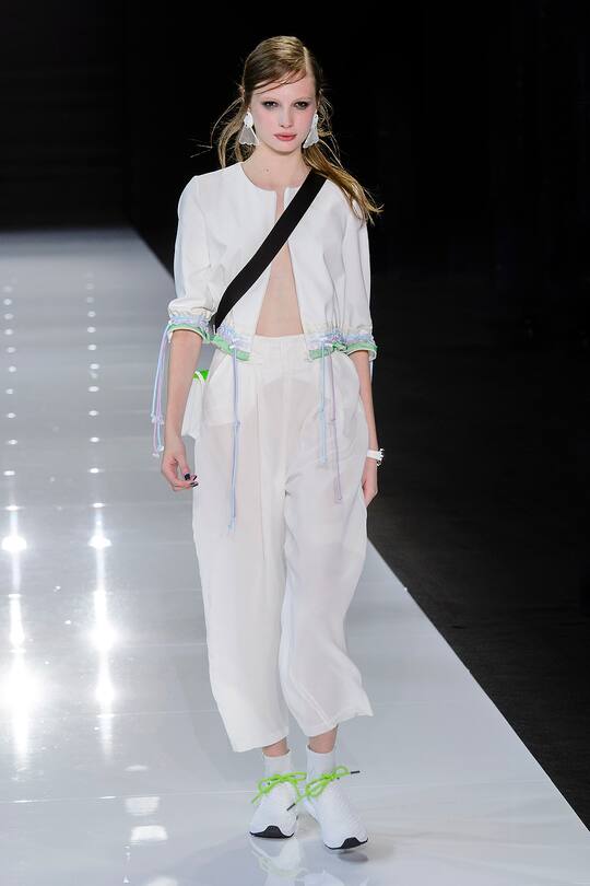 Die Runway-Bilder der Emporio Armani SS18 Show in London