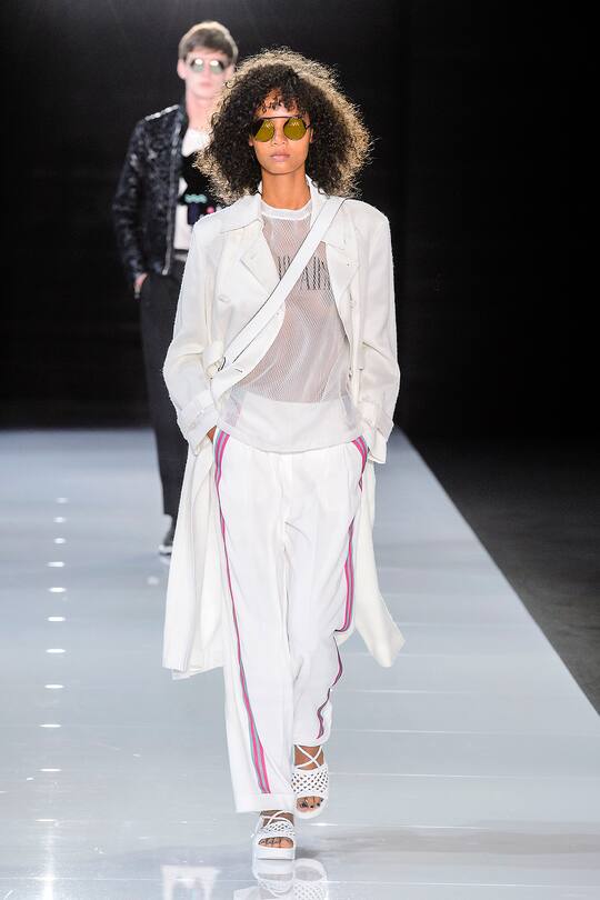 Die Runway-Bilder der Emporio Armani SS18 Show in London