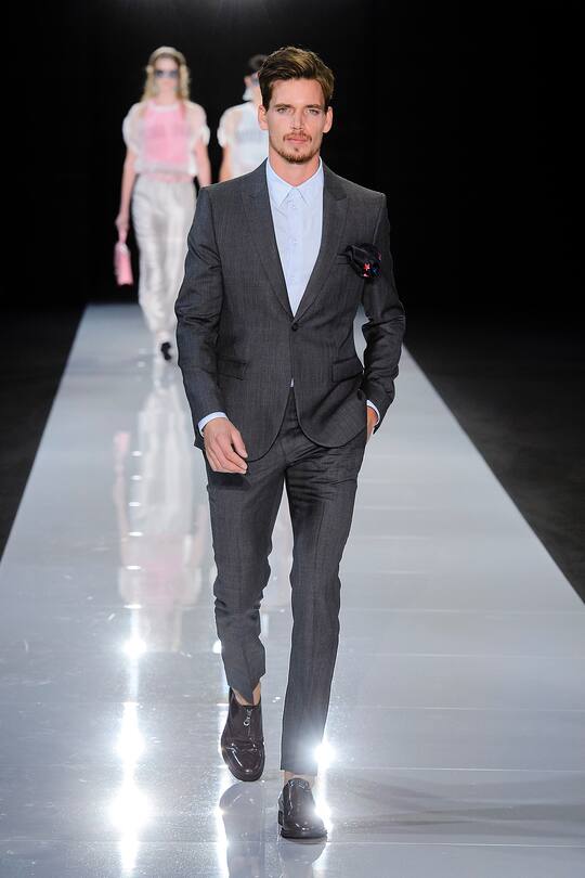 Die Runway-Bilder der Emporio Armani SS18 Show in London