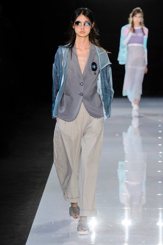 Die Runway-Bilder der Emporio Armani SS18 Show in London