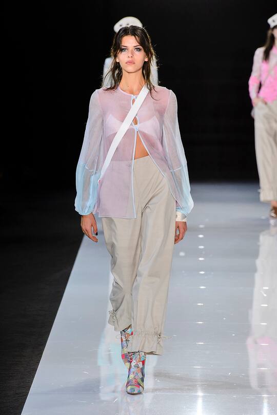 Die Runway-Bilder der Emporio Armani SS18 Show in London