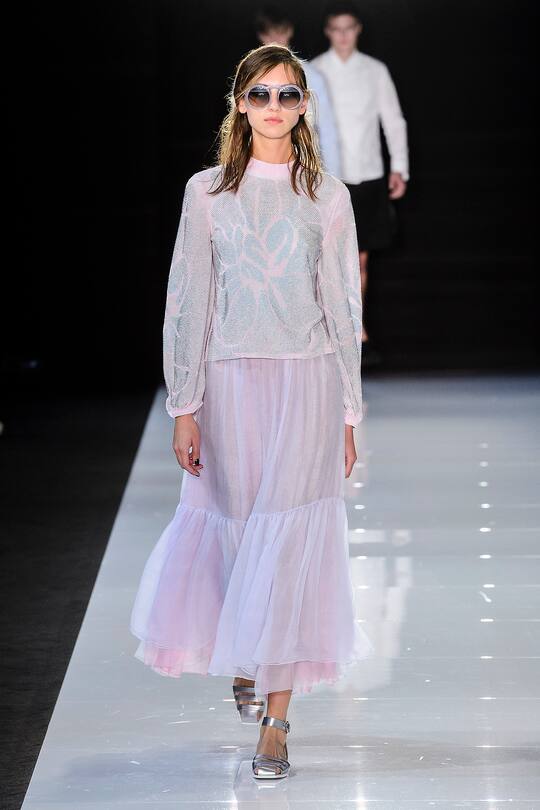 Die Runway-Bilder der Emporio Armani SS18 Show in London