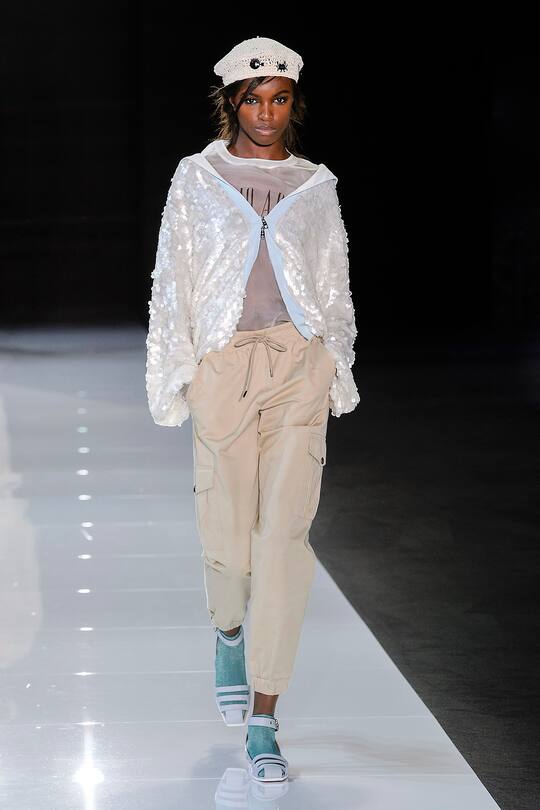 Die Runway-Bilder der Emporio Armani SS18 Show in London