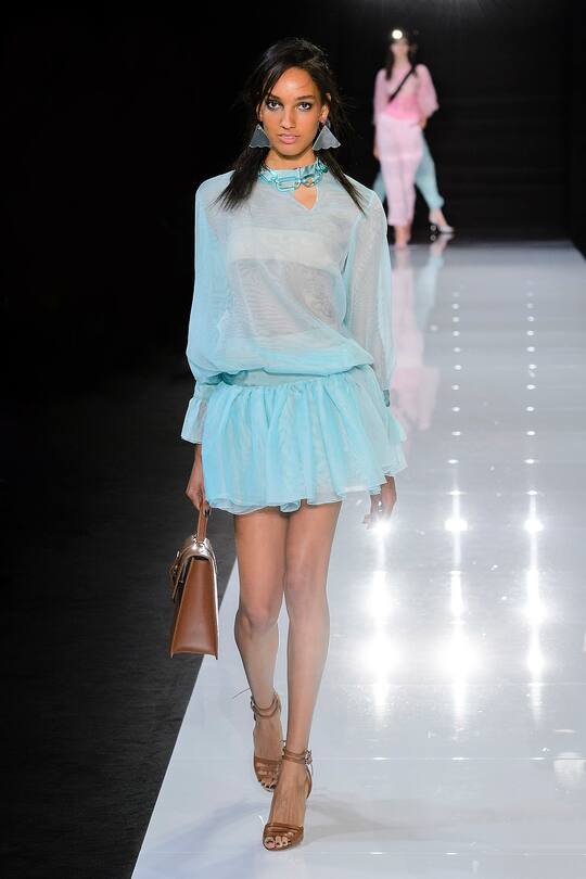 Die Runway-Bilder der Emporio Armani SS18 Show in London