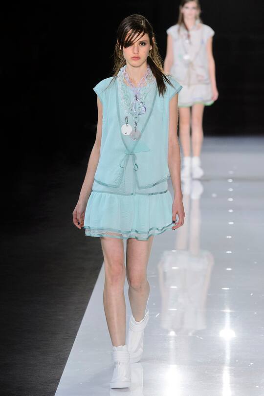 Die Runway-Bilder der Emporio Armani SS18 Show in London