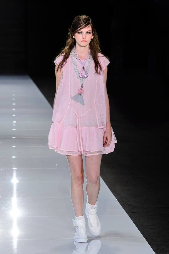 Die Runway-Bilder der Emporio Armani SS18 Show in London