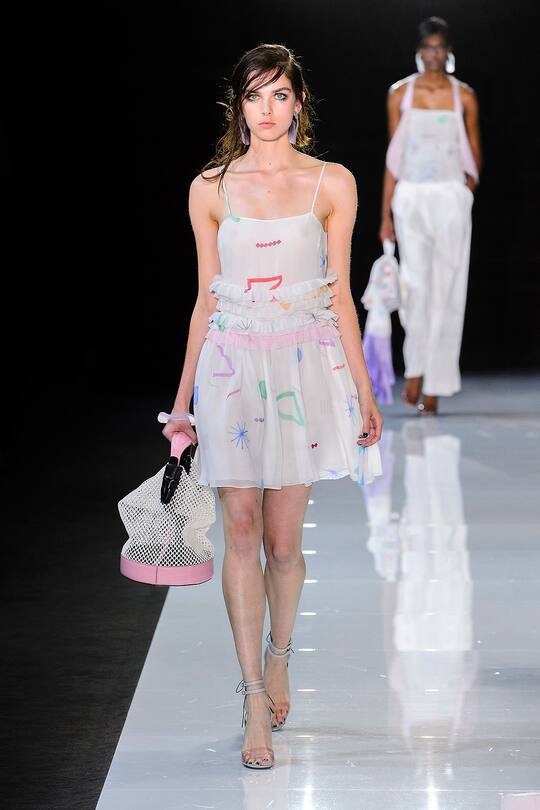 Die Runway-Bilder der Emporio Armani SS18 Show in London