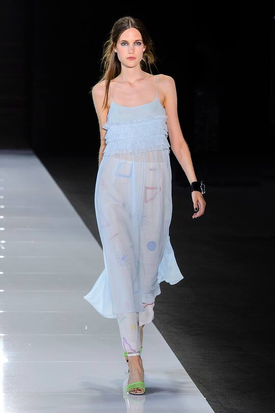 Die Runway-Bilder der Emporio Armani SS18 Show in London