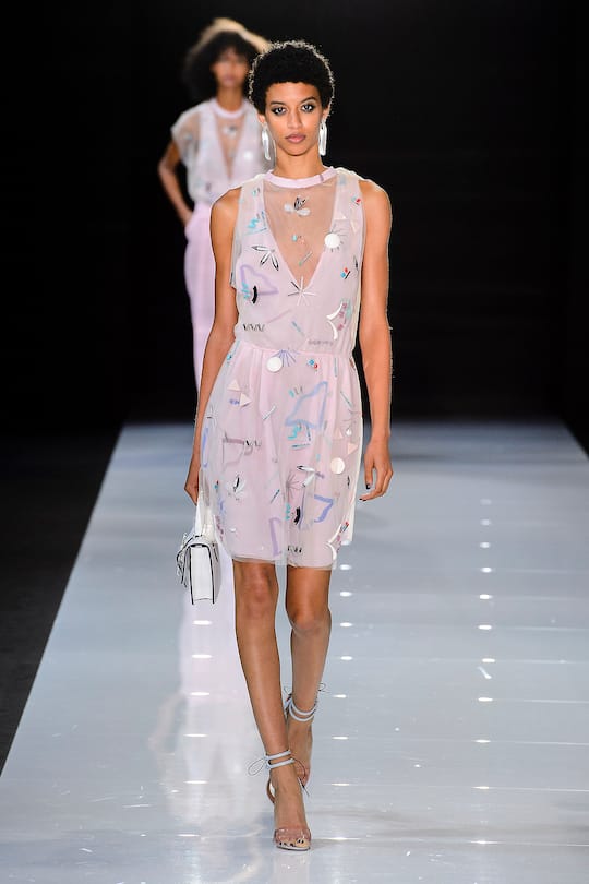 Die Runway-Bilder der Emporio Armani SS18 Show in London