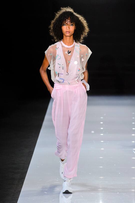 Die Runway-Bilder der Emporio Armani SS18 Show in London