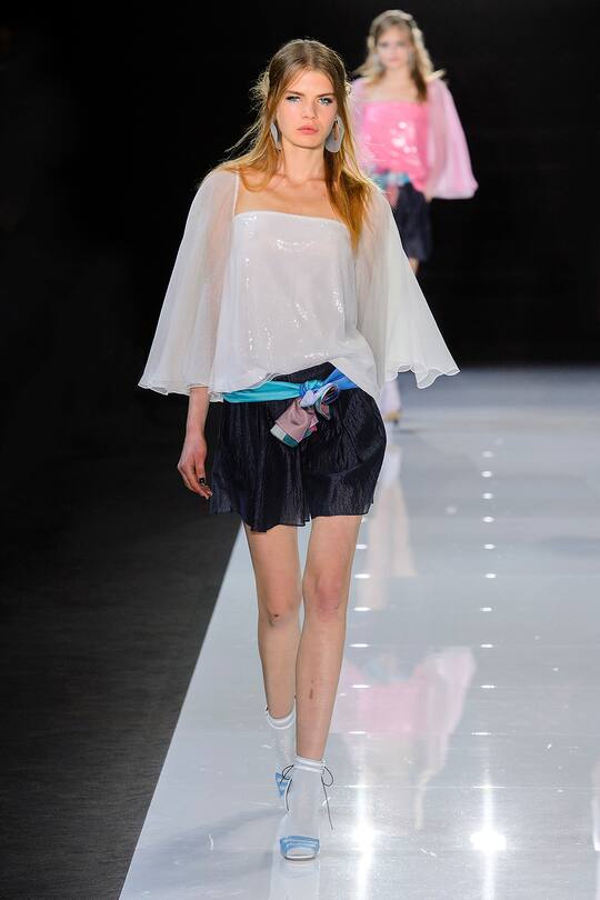 Die Runway-Bilder der Emporio Armani SS18 Show in London